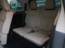 こちらのディスカバリーはアイボリーレザーシートが備わったお車です。弊社ではレザーコーティングなどオプションのご用意もございます。
