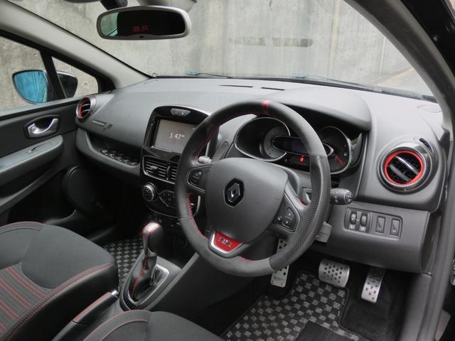 ルーテシア R.S.18 50台限定車 F1タイプエアインテークブレード ボディ同色サイドプロテクションモール ジョンシリウスM センターキャップ ブラックルノーエンブレム ルーフデカール レザー&アルカンタラステアリング(7枚目)