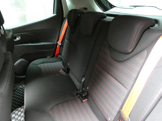 ルーテシア R.S.18 50台限定車 F1タイプエアインテークブレード ボディ同色サイドプロテクションモール ジョンシリウスM センターキャップ ブラックルノーエンブレム ルーフデカール レザー&アルカンタラステアリング(14枚目)