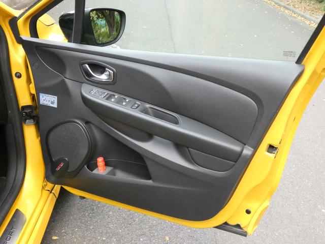 ルーテシア ルノー・スポール　トロフィー　アクラポヴィッチ　１００台限定車　ワンオーナー　アクラポヴィッチコンポジットマフラー　Ｆ１タイプエアインテークブレード　サイドプロテクションモールフィニッシャー　リアエアディフューザー　取説　整備手帳（16枚目）