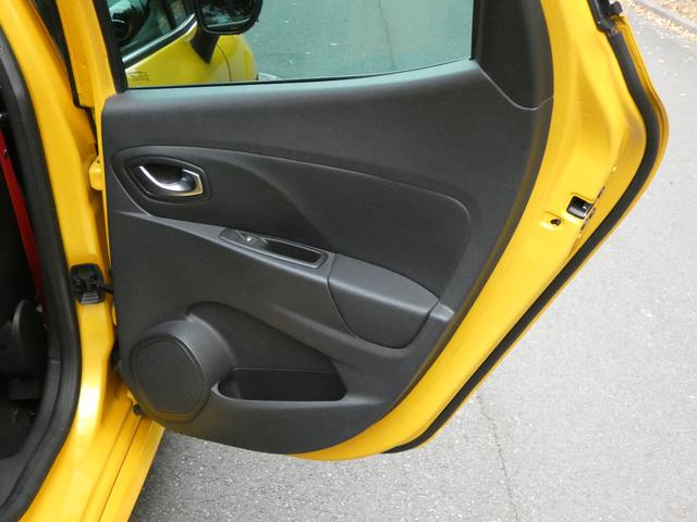 ルーテシア ルノー・スポール　トロフィー　アクラポヴィッチ　１００台限定車　ワンオーナー　アクラポヴィッチコンポジットマフラー　Ｆ１タイプエアインテークブレード　サイドプロテクションモールフィニッシャー　リアエアディフューザー　取説　整備手帳（18枚目）