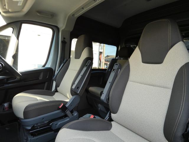 デュカト L3H2 ホワイトハウス社製 スノークスクルーキャブ5人乗り仕様 AUTECHホイール BFGoodrichタイヤ オーバーフェンダー ソフトドアクローザー 荷室床キット 荷室タイヤハウスカバー 電動ステップ(10枚目)