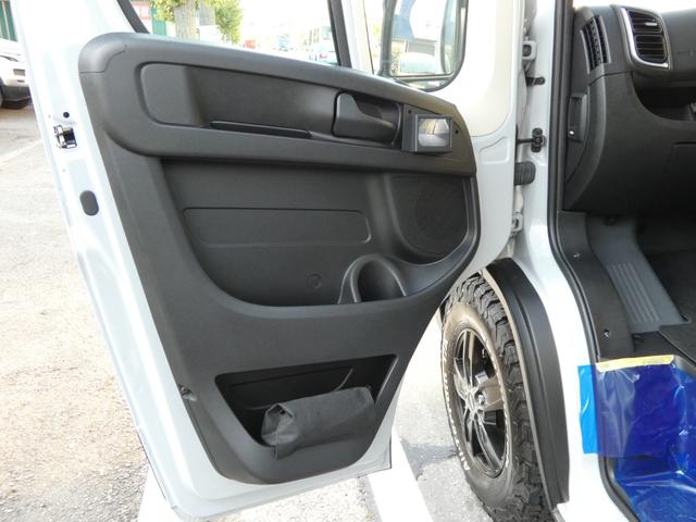 デュカト L3H2 ホワイトハウス社製 スノークスクルーキャブ5人乗り仕様 AUTECHホイール BFGoodrichタイヤ オーバーフェンダー ソフトドアクローザー 荷室床キット 荷室タイヤハウスカバー 電動ステップ(19枚目)