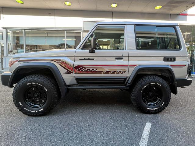 ランドクルーザー70 71ショート LX-LTD 中東仕様 ランドクルーザー71 ショート LX-LTD 2018yモデル 中東仕様 4.0L ガソリン 5MT 左ハンドル ラプター塗装 社外アルミ 自社輸入・新車並行 国内ワンオーナー(4枚目)