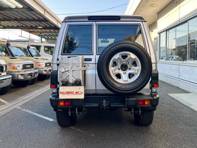 ランドクルーザー70 71ショート LX-LTD 中東仕様 ランドクルーザー71 ショート LX-LTD 2018yモデル 中東仕様 4.0L ガソリン 5MT 左ハンドル ラプター塗装 社外アルミ 自社輸入・新車並行 国内ワンオーナー(6枚目)