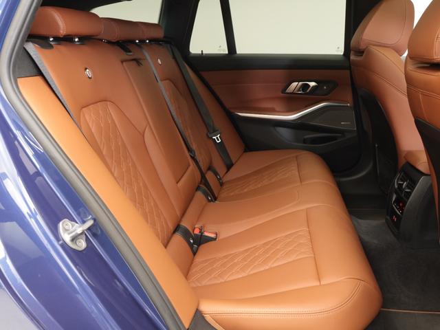 Ｂ３ ツーリング　オールラッド　認定中古車　１年保証　２０インチＡＷ　パノラマサンルーフ　ブラウンレザー　Ｈａｒｍａｎ／Ｋａｒｄｏｎ　ヘッドアップディスプレイ　アクティブクルーズコントロール　スイッチトロニック　全周囲カメラ（14枚目）