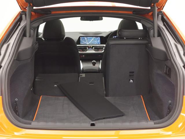 B4 グランクーペ ニコル別注 日本特別仕様 認定中古車 1年保証 Nicole別注日本特別仕様 ガラスサンルーフ レザーシート 20インチAW アクティブクルーズコントロール スイッチトロニック レーザーライト 全周囲カメラ 衝突軽減 車線逸脱(17枚目)