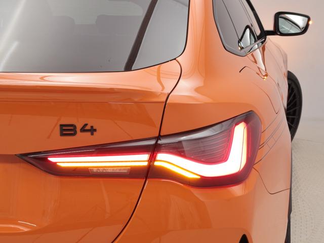 B4 グランクーペ ニコル別注 日本特別仕様 認定中古車 1年保証 Nicole別注日本特別仕様 ガラスサンルーフ レザーシート 20インチAW アクティブクルーズコントロール スイッチトロニック レーザーライト 全周囲カメラ 衝突軽減 車線逸脱(43枚目)