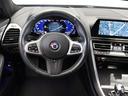 ALPINA専用のステアリングホイールは運転者のステアリングを握る最適な強さを計算した太さで設計されています。