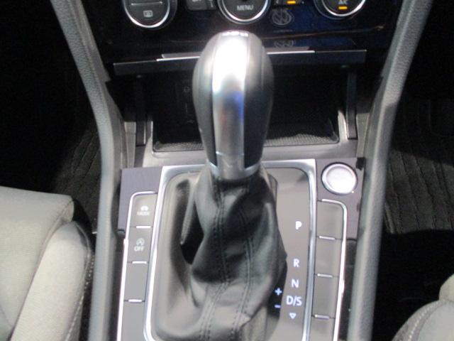 TSIハイライン メーカー保証付 認定中古車 記録簿 ETC 紹介動画有 SDカーナビ 17インチアルミホイール レインセンサー レザーステアリング コンフォートシート 地デジTV MP3&MP4再生 デジタルメータークラスター リアビューカメラ(13枚目)