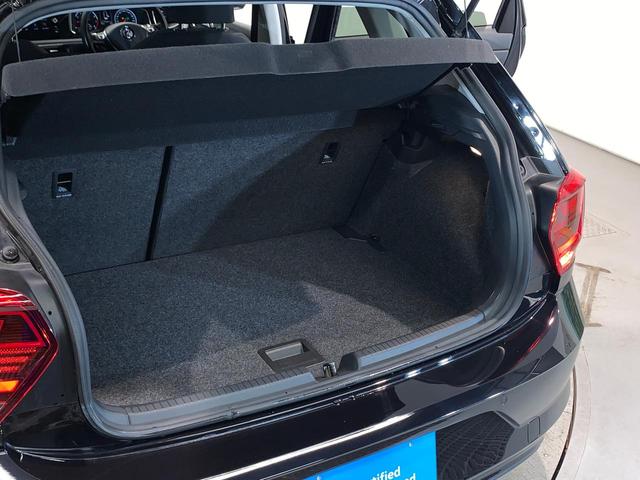 ポロ TSIハイライン キーレスアクセス レーダークルーズ エアコン アルミホイール スマートキー ナビTV 盗難防止 記録簿 ETC2.0 ABS 横滑り防止装置 エアバッグ 助手席エアバッグ メモリーナビ(34枚目)