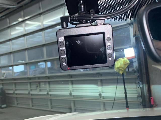 Ｔ－ロック ＴＤＩ　Ｒライン　横滑り防止　本革シート　ワンオーナ　スマートエントリー　クルコン　盗難防止　ＡＢＳ　エアコン　エアバッグ　パワーステアリング　パワーウィンドウ　記録簿　シートヒーター　アルミホイール　サイドエアバッグ（12枚目）