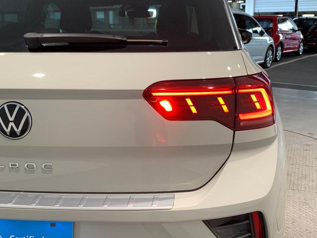 Ｔ－ロック ＴＤＩ　Ｒライン　横滑り防止　本革シート　ワンオーナ　スマートエントリー　クルコン　盗難防止　ＡＢＳ　エアコン　エアバッグ　パワーステアリング　パワーウィンドウ　記録簿　シートヒーター　アルミホイール　サイドエアバッグ（16枚目）