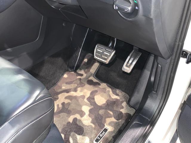 Ｔ－ロック ＴＤＩ　Ｒライン　横滑り防止　本革シート　ワンオーナ　スマートエントリー　クルコン　盗難防止　ＡＢＳ　エアコン　エアバッグ　パワーステアリング　パワーウィンドウ　記録簿　シートヒーター　アルミホイール　サイドエアバッグ（19枚目）