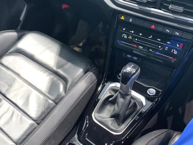 Ｔ－ロック ＴＤＩ　Ｒライン　横滑り防止　本革シート　ワンオーナ　スマートエントリー　クルコン　盗難防止　ＡＢＳ　エアコン　エアバッグ　パワーステアリング　パワーウィンドウ　記録簿　シートヒーター　アルミホイール　サイドエアバッグ（24枚目）