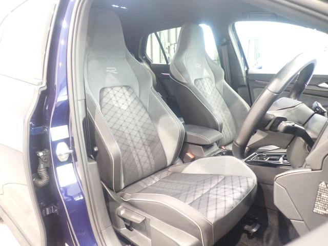 清潔で広々した座席です！是非、現車を見て体感してみてください。