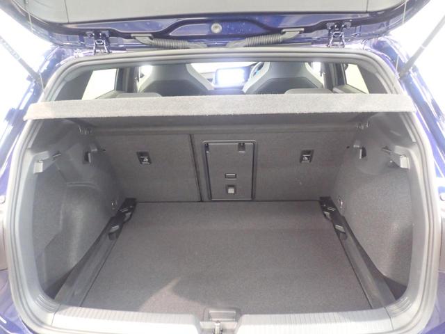 荷室は荷物を隠せるトノカバー付！充分な荷室の広さです！