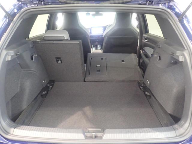 可動式アンダーボード付きラゲッジルーム。使い方はお客様次第です。