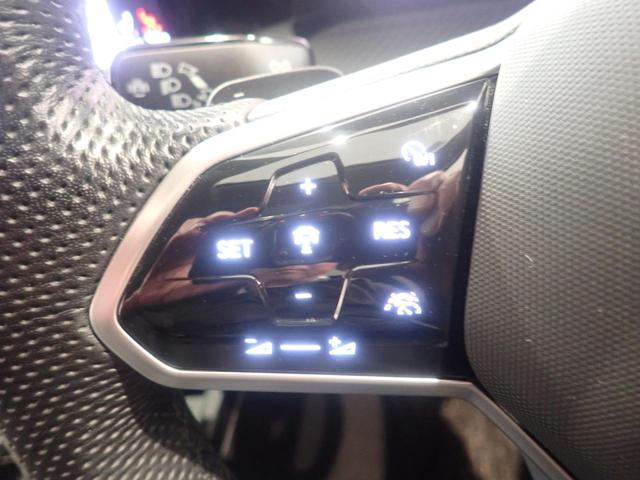 オートドライブ機能にレーダーセンサーを組み合わせた”ＡＣＣ”を装備。設定されたスピードを上限に自動で加減速を行い、一定の車間距離を維持します。