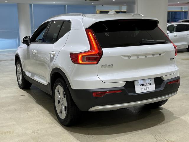 ＸＣ４０ プラス　Ｂ４　ＡＷＤ　Ｇｏｏｇｌｅカー　パノラマルーフ　クライメートパッケージ　ダークティンテッドガラス　９インチタッチスクリーン　アラウンドビュー　スマートキー　電動メモリーシート　シートヒーター　ＥＴＣ　１８インチ（8枚目）