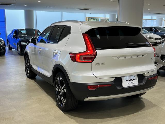 ＸＣ４０ リチャージ　ＰＨＶ　Ｔ５　インスクリプション　パノラマサンルーフ　レザーシート　９インチタッチスクリーンナビゲーション　地デジチューナー　スマートキー　バックカメラ　シートヒター　電動メモリーシート　電動テールゲート　インテリセーフ　ＥＴＣ（5枚目）