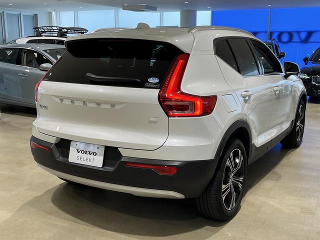 ＸＣ４０ リチャージ　ＰＨＶ　Ｔ５　インスクリプション　パノラマサンルーフ　レザーシート　９インチタッチスクリーンナビゲーション　地デジチューナー　スマートキー　バックカメラ　シートヒター　電動メモリーシート　電動テールゲート　インテリセーフ　ＥＴＣ（6枚目）