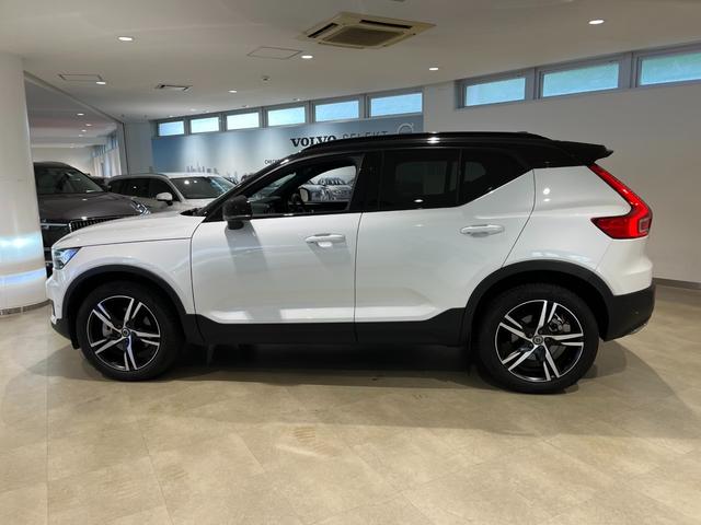 ＸＣ４０ Ｔ５　ＡＷＤ　Ｒデザイン　９インチタッチスクリーンナビゲーション　電動メモリーシート　アクティブクルーズ　インテリセーフ　電動テールゲート　バックカメラ　アラウンドビュー　スマートキー　ＥＴＣ　ＢＬＩＳ　インテリセーフ（10枚目）