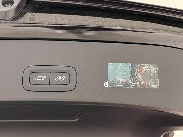 ＸＣ４０ Ｂ５　ＡＷＤ　Ｒデザイン　純正ＨＤＤナビ　サンルーフ　ｈａｒｍａｎ／ｋａｒｄｏｎ（18枚目）