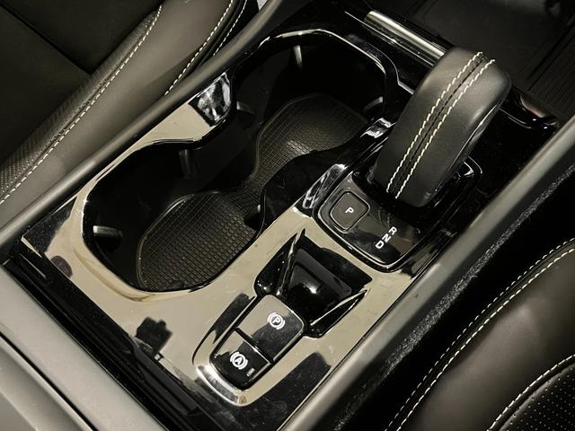 ＸＣ４０ Ｂ５　ＡＷＤ　Ｒデザイン　純正ＨＤＤナビ　サンルーフ　ｈａｒｍａｎ／ｋａｒｄｏｎ（19枚目）