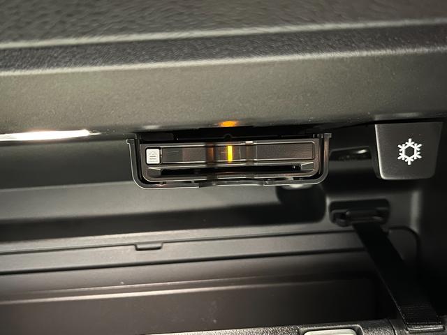 ＸＣ４０ Ｂ５　ＡＷＤ　Ｒデザイン　純正ＨＤＤナビ　サンルーフ　ｈａｒｍａｎ／ｋａｒｄｏｎ（22枚目）