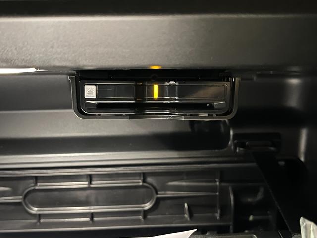 ＸＣ４０ ウルトラ　Ｂ４　ＡＷＤ　ダークエディション　Ｇｏｏｇｌｅナビ　　サンルーフ　ｈａｒｍａｎ／ｋａｒｄｏｎ　弊社代車（28枚目）