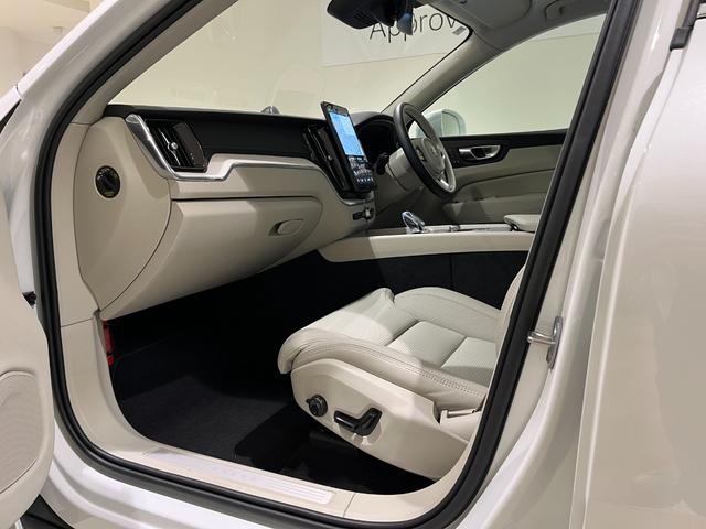 ＸＣ６０ ウルトラ　Ｂ５　ＡＷＤ　Ｇｏｏｇｌｅナビ　３６０度カメラ　本革シート　Ｂ＆Ｗ　ＥＴＣ　サンルーフ付き　試乗車（17枚目）