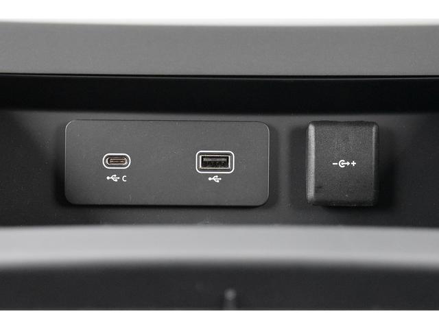 ディフェンダー ９０Ｓ　Ｐ３００　ワンオーナー９０ＳＥ　１２ウエイ電動メモリーヒーター付フロントシート　マトリックスＬＥＤヘッドランプ　コールドクライメートコンビニエンスパック　ホワイトコントラストルーフ　フィックスドサイドステップ（20枚目）