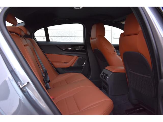 ＸＥ ＸＥ　Ｒ－ダイナミックＳＥ　Ｐ２５０　ＸＥ　Ｒ－ダイナミックＳＥ　Ｐ２５０（５名）弊社デモカー　レッドブレーキキャリパー１２ウェイ電動フロントシート（ヒーター運転席メモリ付）１９インチダイアモンドカットＡＷ　ワイヤレスデバイスチャージング（8枚目）