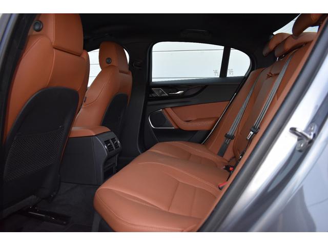 ＸＥ ＸＥ　Ｒ－ダイナミックＳＥ　Ｐ２５０　ＸＥ　Ｒ－ダイナミックＳＥ　Ｐ２５０（５名）弊社デモカー　レッドブレーキキャリパー１２ウェイ電動フロントシート（ヒーター運転席メモリ付）１９インチダイアモンドカットＡＷ　ワイヤレスデバイスチャージング（14枚目）