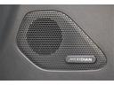 英国ブランドの【MERIDIAN】製サウンド。澄みきった高音から深みのある低音まで、豊かなサウンド再生を実現します。
