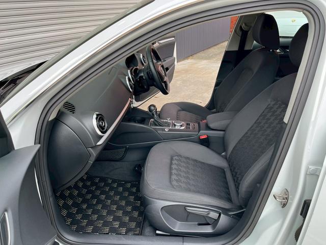 Ａ３ スポーツバック１．４ＴＦＳＩ　正規Ｄ車　黒インテリア　ＭＭＩナビゲーション　地デジ　Ｂカメラ＆パーキングエイド　コンビニエンスＰＫＧ　アドバンスドキー　バイキセノンＨＬ　ＡＣＣ　純正１６ＡＷ　禁煙（16枚目）