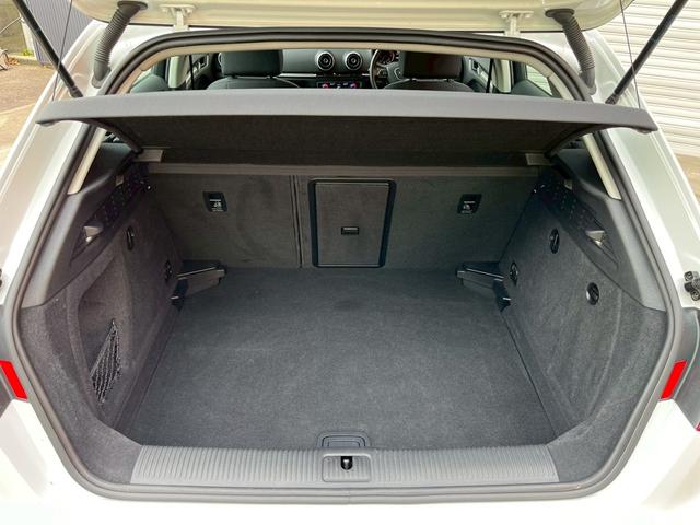 Ａ３ スポーツバック１．４ＴＦＳＩ　正規Ｄ車　黒インテリア　ＭＭＩナビゲーション　地デジ　Ｂカメラ＆パーキングエイド　コンビニエンスＰＫＧ　アドバンスドキー　バイキセノンＨＬ　ＡＣＣ　純正１６ＡＷ　禁煙（19枚目）