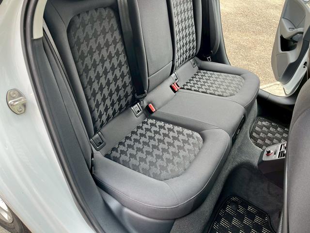 Ａ３ スポーツバック１．４ＴＦＳＩ　正規Ｄ車　黒インテリア　ＭＭＩナビゲーション　地デジ　Ｂカメラ＆パーキングエイド　コンビニエンスＰＫＧ　アドバンスドキー　バイキセノンＨＬ　ＡＣＣ　純正１６ＡＷ　禁煙（35枚目）