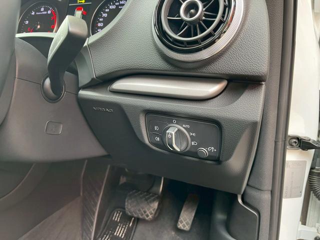 Ａ３ スポーツバック１．４ＴＦＳＩ　正規Ｄ車　黒インテリア　ＭＭＩナビゲーション　地デジ　Ｂカメラ＆パーキングエイド　コンビニエンスＰＫＧ　アドバンスドキー　バイキセノンＨＬ　ＡＣＣ　純正１６ＡＷ　禁煙（40枚目）