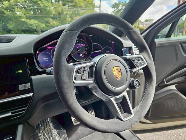 カイエンクーペ カイエンＧＴＳ　クーペ　Ｖ８ツインターボ　右Ｈ正規Ｄ　スポクロ　パノラマＲ　カーボンインテリア　黒半革　シートヒーター　ＰＣＭナビ地デジ　全周Ｃ　ＡＣＣ＆ＬＣＡ　ＬＥＤマトリＨＬ　ＰＡＳＭ　スポエグ　赤キャリパー　純正２２ＡＷ　禁煙　１オーナー（12枚目）