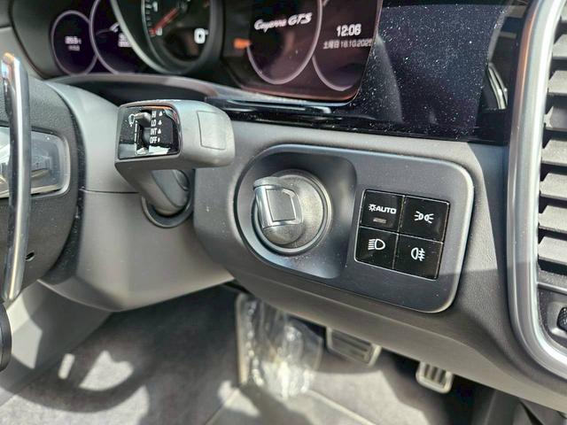 カイエンクーペ カイエンＧＴＳ　クーペ　Ｖ８ツインターボ　右Ｈ正規Ｄ　スポクロ　パノラマＲ　カーボンインテリア　黒半革　シートヒーター　ＰＣＭナビ地デジ　全周Ｃ　ＡＣＣ＆ＬＣＡ　ＬＥＤマトリＨＬ　ＰＡＳＭ　スポエグ　赤キャリパー　純正２２ＡＷ　禁煙　１オーナー（25枚目）
