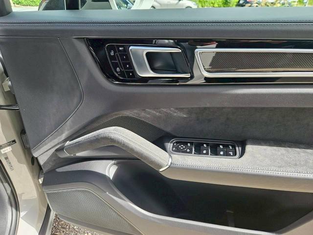 カイエンクーペ カイエンＧＴＳ　クーペ　Ｖ８ツインターボ　右Ｈ正規Ｄ　スポクロ　パノラマＲ　カーボンインテリア　黒半革　シートヒーター　ＰＣＭナビ地デジ　全周Ｃ　ＡＣＣ＆ＬＣＡ　ＬＥＤマトリＨＬ　ＰＡＳＭ　スポエグ　赤キャリパー　純正２２ＡＷ　禁煙　１オーナー（26枚目）