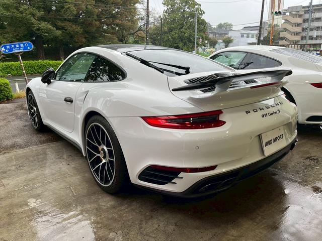 911 911ターボS 後期型 右H 水平対向6気筒ツインターボ スポクロ ガラスSR 赤革 ベンチレーター PCMナビ地デジ Burmester Bカメラ 電動格納ミラー LEDライト エントリーD PDCC 黄キャリパー Fリフト 純正20AW 禁煙(2枚目)