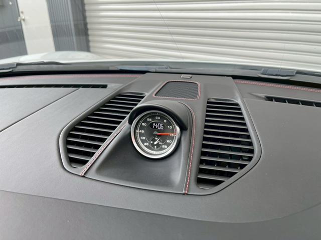 911 911ターボS 後期型 右H 水平対向6気筒ツインターボ スポクロ ガラスSR 赤革 ベンチレーター PCMナビ地デジ Burmester Bカメラ 電動格納ミラー LEDライト エントリーD PDCC 黄キャリパー Fリフト 純正20AW 禁煙(11枚目)