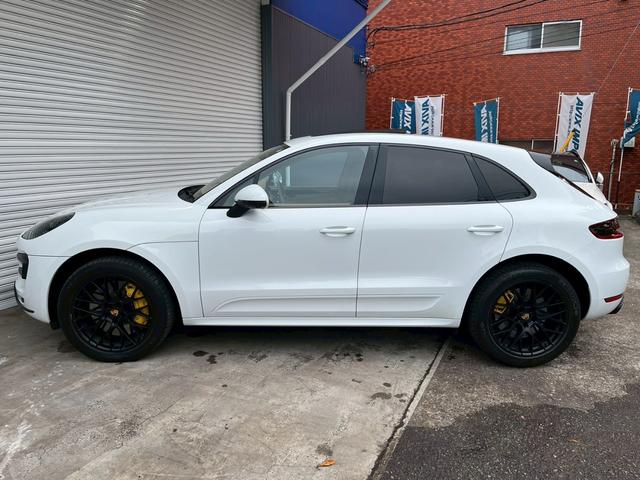 電動チルト＆テレスコピック　ステアリングヒーター　マルチファンクション付スポーツステアリング