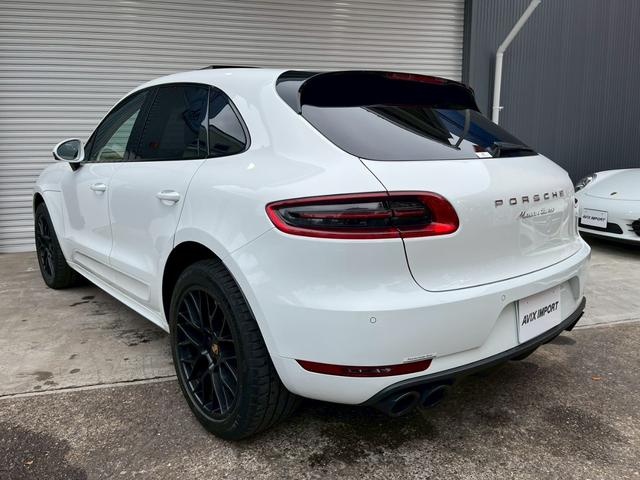 Ｖ型６気筒ツインターボ　７速ＰＤＫ　ティプトロニック＆パドルシフト　３ゾーンＡＣ　イモビライザーエレクトロニックキー