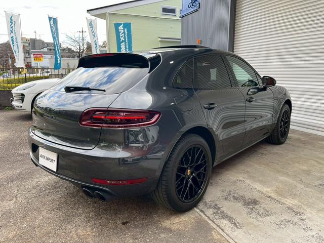 Ｖ型６気筒ツインターボ　７速ＰＤＫ　ティプトロニック＆パドルシフト　イモビライザーエレクトロニックキー　レインセンサー　エントリー＆ドライブ　白メーターパネル　右ハンドル　ポルシェ正規ディーラー車