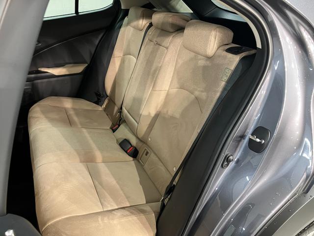 ＵＸ ＵＸ２５０ｈ　認定中古車・２年保証・１８インチアルミホイール・ＩＴＳ　ＣＯＮＮＣＴ　・ルーフレール・パーキングサポートブレーキ・アクセサリーコンセット付車（18枚目）