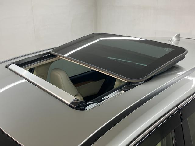 NX NX300h バージョンL 認定中古車・2年保証・18インチアルミホイール・NAVI AI-AVS・ブラインドスポットモニター・リヤクロストラフィックアラート・パノラミックビュウーモニター・ムーンルーフ付車 革シート(4枚目)